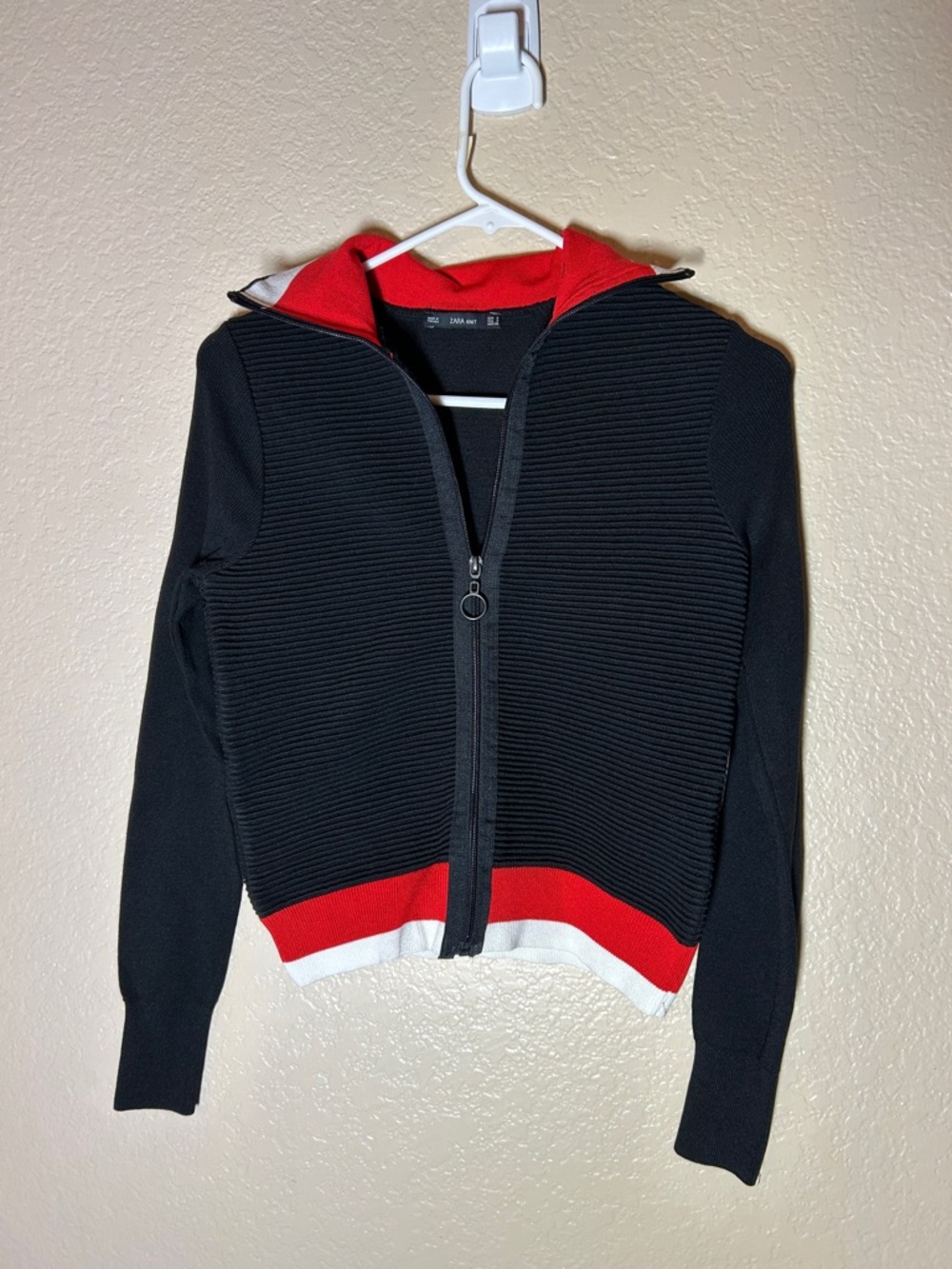 ZARA  KNIT Black Zip-Front Hooded Sweater with Red & White Trim SIZE S LIKE NEW